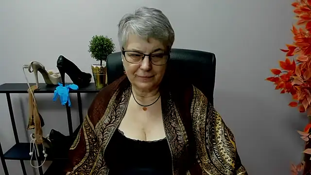 Snapshot of IrisDream chatting on February 2025 01:53:02 PM IrisDream online show from February 2025 01:53:02 PM