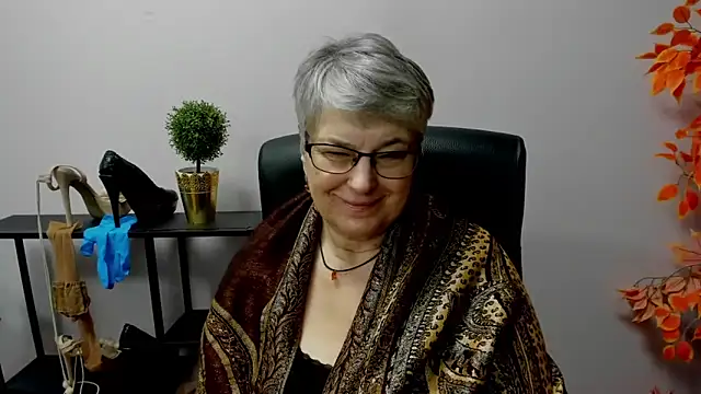 Snapshot of IrisDream chatting on February 2025 10:47:02 AM IrisDream online show from February 2025 10:47:02 AM