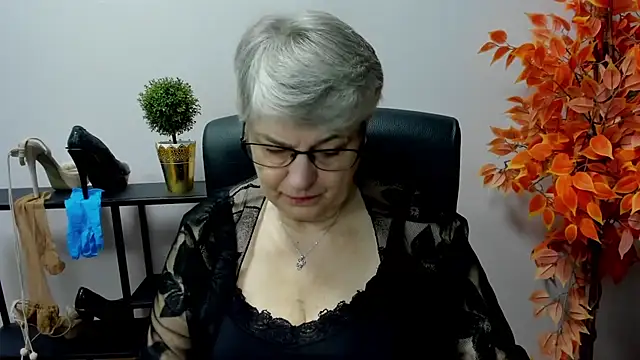 Snapshot of IrisDream chatting on March 2025 07:21:02 AM IrisDream online show from March 2025 07:21:02 AM