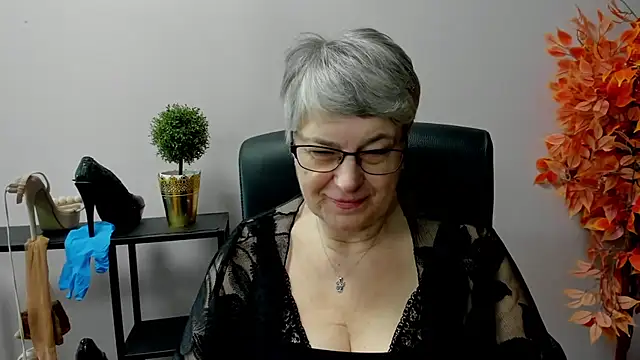 Snapshot of IrisDream chatting on March 2025 10:46:01 AM IrisDream online show from March 2025 10:46:01 AM