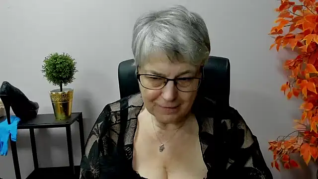 Snapshot of IrisDream chatting on March 2025 01:54:01 PM IrisDream online show from March 2025 01:54:01 PM