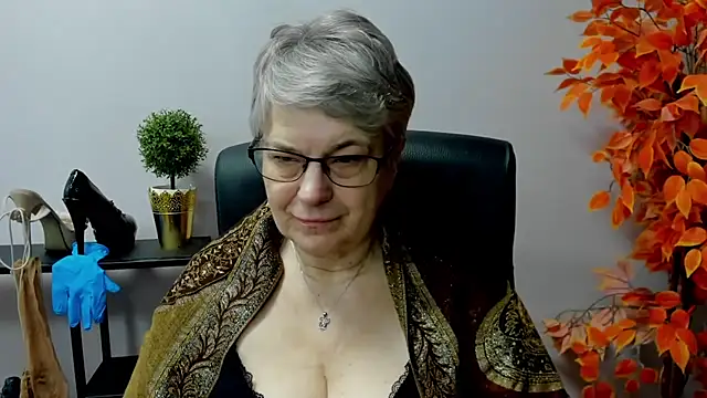 Snapshot of IrisDream chatting on March 2025 07:15:01 AM IrisDream online show from March 2025 07:15:01 AM