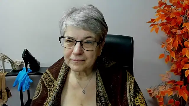 Snapshot of IrisDream chatting on March 2025 10:18:02 AM IrisDream online show from March 2025 10:18:02 AM