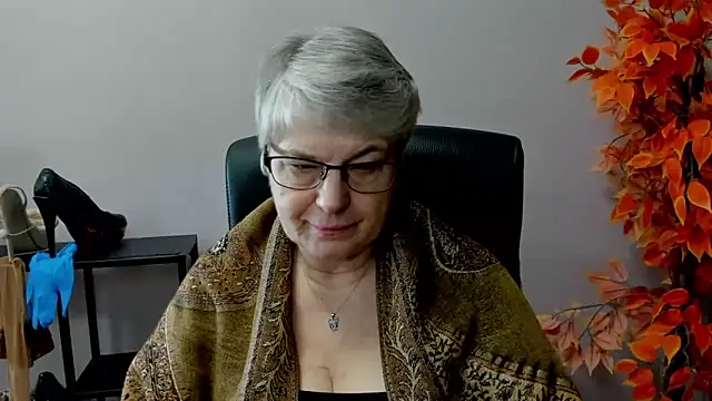 Snapshot of IrisDream chatting on March 2025 10:44:02 AM IrisDream online show from March 2025 10:44:02 AM