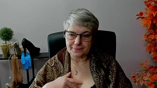 Snapshot of IrisDream chatting on March 2025 10:50:01 AM IrisDream online show from March 2025 10:50:01 AM