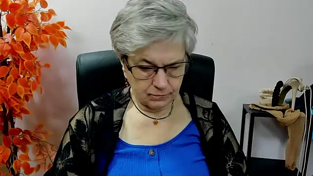 Snapshot of IrisDream chatting on September 2025 06:17:02 AM IrisDream online show from September 2025 06:17:02 AM