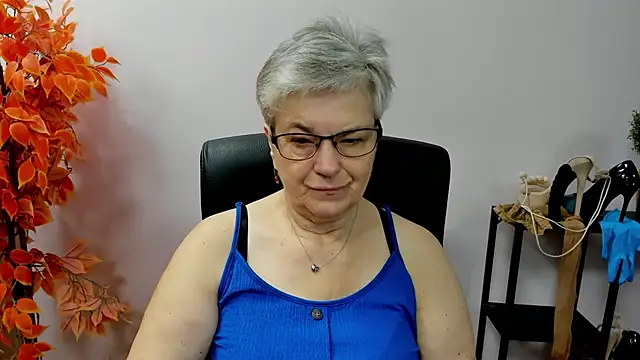 Snapshot of IrisDream chatting on October 2025 06:10:02 AM IrisDream online show from October 2025 06:10:02 AM