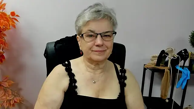 Snapshot of IrisDream chatting on October 2025 06:22:02 AM IrisDream online show from October 2025 06:22:02 AM