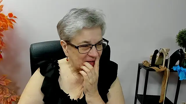 Snapshot of IrisDream chatting on October 2025 06:22:02 AM IrisDream online show from October 2025 06:22:02 AM