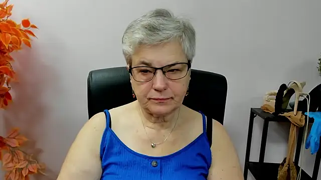 Snapshot of IrisDream chatting on October 2025 06:24:01 AM IrisDream online show from October 2025 06:24:01 AM