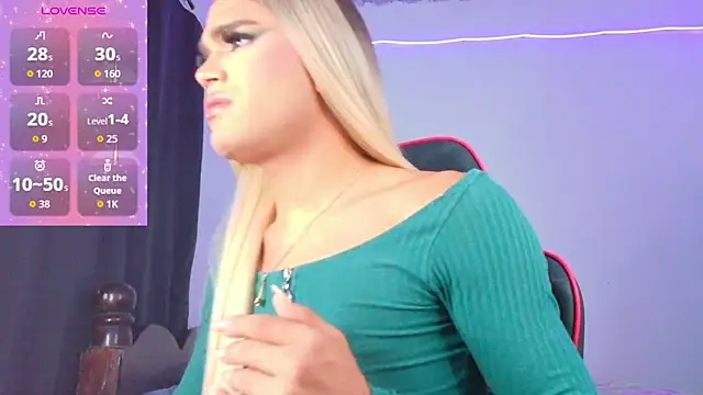 Snapshot of AllisonsweetZ chatting on December 2025 09:19:02 PM AllisonsweetZ online show from December 2025 09:19:02 PM