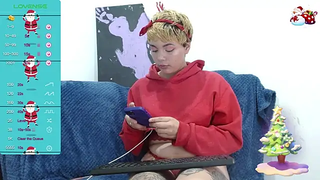 Snapshot of TRIXIE_TANG28 chatting on December 2024 03:47:01 AM TRIXIE TANG28 online show from December 2024 03:47:01 AM