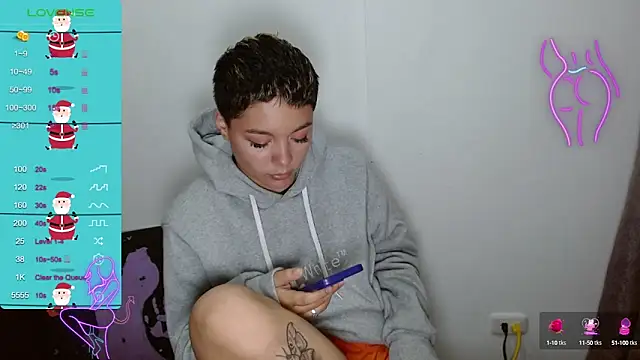 Snapshot of TRIXIE_TANG28 chatting on January 2025 02:21:02 AM TRIXIE TANG28 online show from January 2025 02:21:02 AM