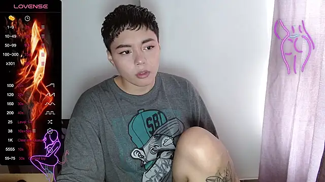 Snapshot of TRIXIE_TANG28 chatting on February 2025 05:29:02 PM TRIXIE TANG28 online show from February 2025 05:29:02 PM