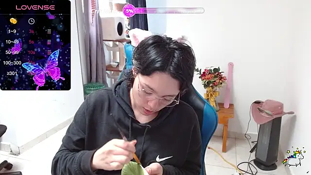 Snapshot of TRIXIE_TANG28 chatting on February 2026 07:01:02 PM TRIXIE TANG28 online show from February 2026 07:01:02 PM