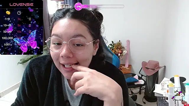 TRIXIE TANG28 online show from March 2026 02:43:01 PM