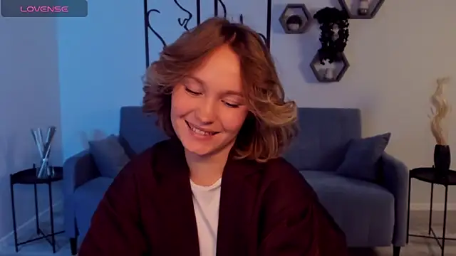 Snapshot of BritnieCute chatting on October 2025 05:46:01 AM BritnieCute online show from October 2025 05:46:01 AM