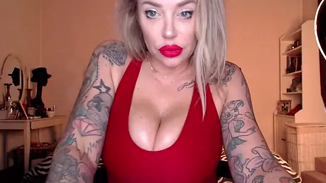 Snapshot of SadieGlam chatting on January 2025 08:56:01 AM SadieGlam online show from January 2025 08:56:01 AM