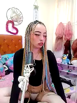 Snapshot of Yennastone chatting on December 2024 05:40:02 PM Yennastone online show from December 2024 05:40:02 PM