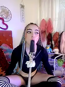 Snapshot of Yennastone chatting on December 2024 09:37:01 PM Yennastone online show from December 2024 09:37:01 PM