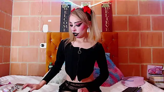 Snapshot of Yennastone chatting on September 2025 11:04:01 PM Yennastone online show from September 2025 11:04:01 PM