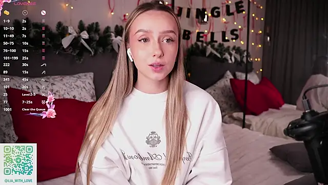 Snapshot of HollisBeckett chatting on December 2025 03:13:01 AM HollisBeckett online show from December 2025 03:13:01 AM