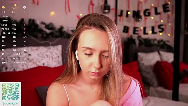 Snapshot of HollisBeckett chatting on January 2026 01:09:01 AM HollisBeckett online show from January 2026 01:09:01 AM