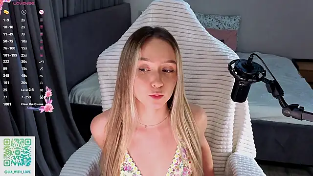 Snapshot of HollisBeckett chatting on February 2026 03:10:01 AM HollisBeckett online show from February 2026 03:10:01 AM