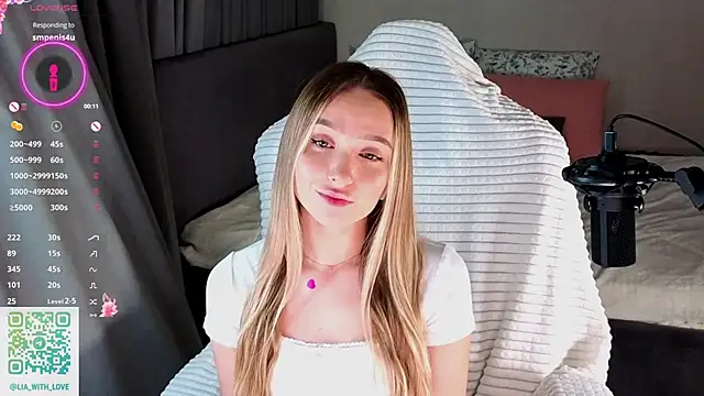 Snapshot of HollisBeckett chatting on February 2026 03:13:01 AM HollisBeckett online show from February 2026 03:13:01 AM