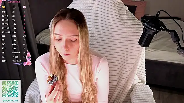 Snapshot of HollisBeckett chatting on February 2026 01:13:02 AM HollisBeckett online show from February 2026 01:13:02 AM