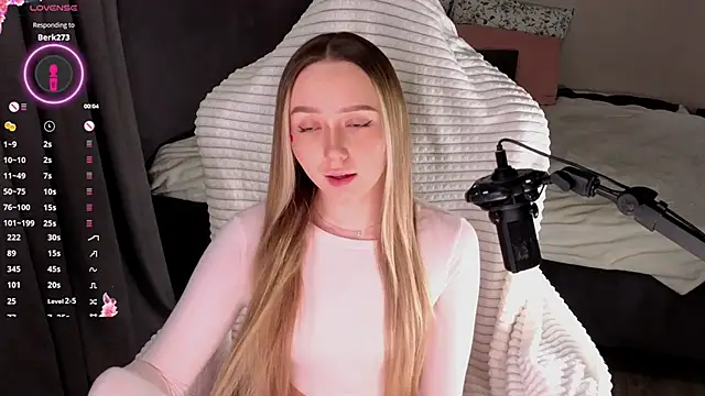 Snapshot of HollisBeckett chatting on February 2026 03:14:02 AM HollisBeckett online show from February 2026 03:14:02 AM