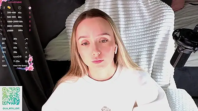 Snapshot of HollisBeckett chatting on February 2026 03:05:01 AM HollisBeckett online show from February 2026 03:05:01 AM