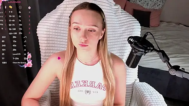 Snapshot of HollisBeckett chatting on February 2026 03:17:01 AM HollisBeckett online show from February 2026 03:17:01 AM