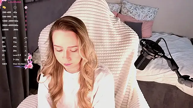 Snapshot of HollisBeckett chatting on February 2026 03:07:02 AM HollisBeckett online show from February 2026 03:07:02 AM