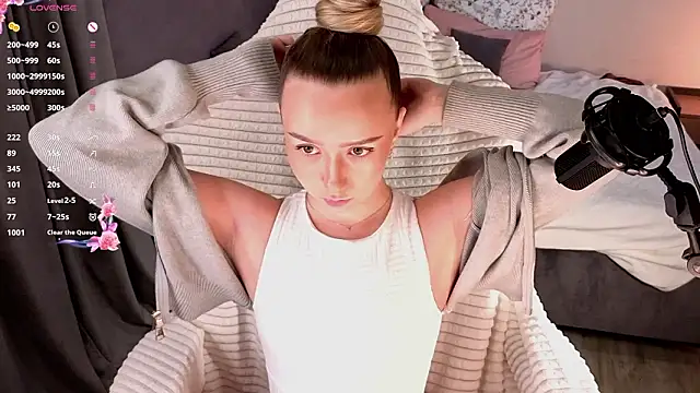 Snapshot of HollisBeckett chatting on March 2026 03:08:01 AM HollisBeckett online show from March 2026 03:08:01 AM