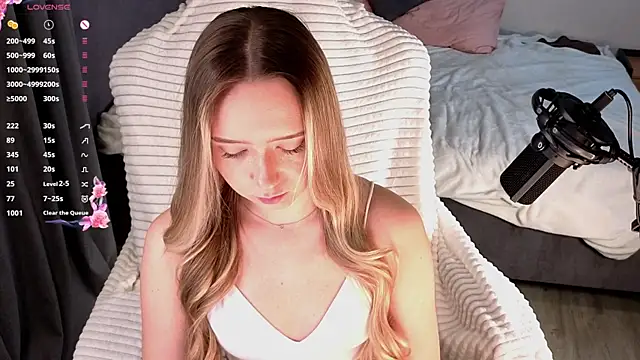 Snapshot of HollisBeckett chatting on March 2026 02:50:02 AM HollisBeckett online show from March 2026 02:50:02 AM