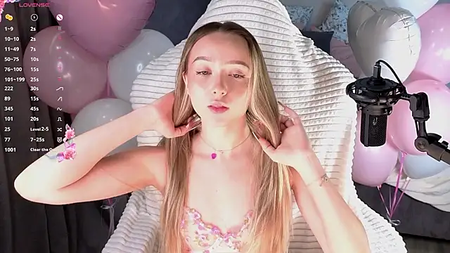 Snapshot of HollisBeckett chatting on March 2026 01:24:01 AM HollisBeckett online show from March 2026 01:24:01 AM