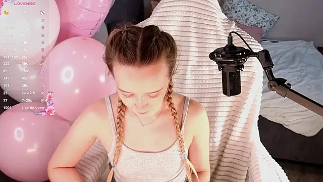 Snapshot of HollisBeckett chatting on March 2026 03:14:01 AM HollisBeckett online show from March 2026 03:14:01 AM