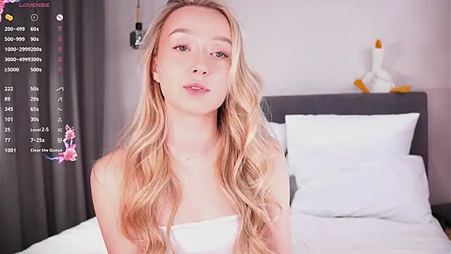 Snapshot of HollisBeckett chatting on April 2026 03:15:01 AM HollisBeckett online show from April 2026 03:15:01 AM