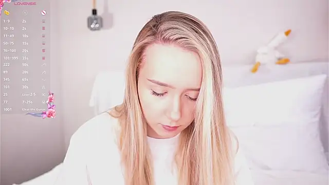 Snapshot of HollisBeckett chatting on April 2026 03:05:01 AM HollisBeckett online show from April 2026 03:05:01 AM