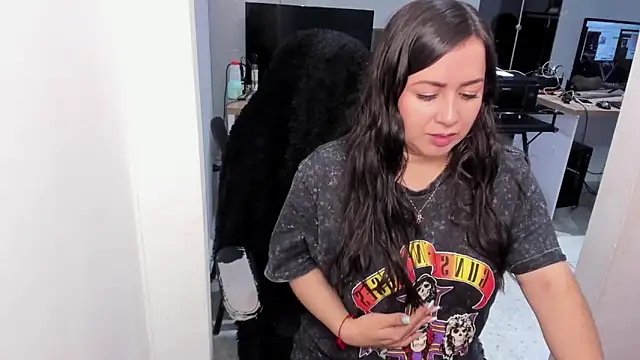 Kimkalifa  online show from April 2026 12:32:02 PM