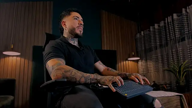 LeoSalvatore  online show from February 2025 04:05:01 AM