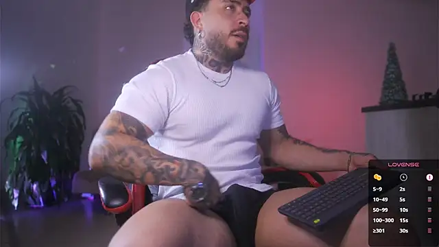 Snapshot of LeoSalvatore_ chatting on April 2026 01:33:01 AM LeoSalvatore online show from April 2026 01:33:01 AM