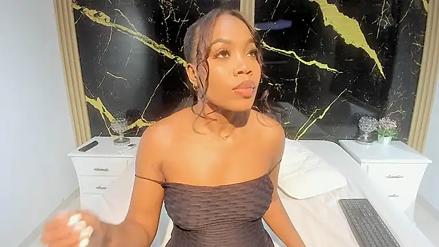 Snapshot of CarlieLyn chatting on March 2026 07:09:01 PM CarlieLyn online show from March 2026 07:09:01 PM