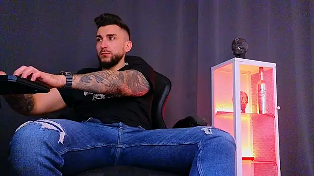 MightyAaron66 online show from February 2025 08:52:02 AM