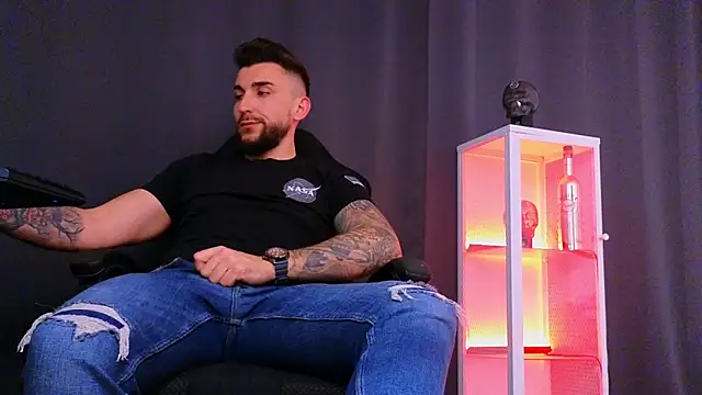 MightyAaron66 online show from February 2025 06:01:01 PM