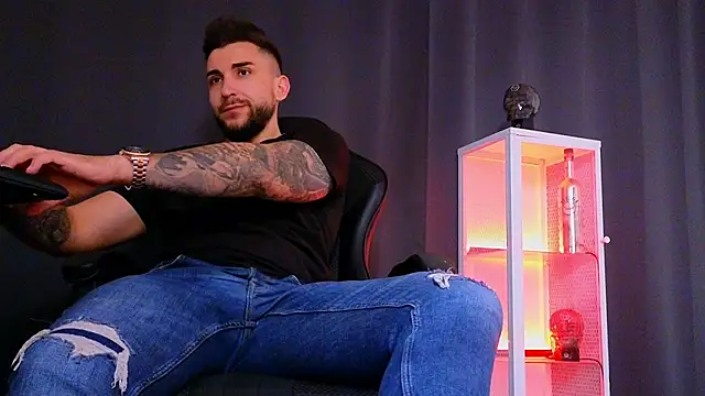 MightyAaron66 online show from February 2025 08:48:01 AM