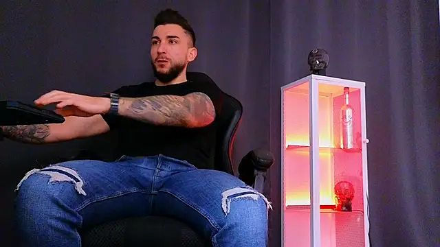 MightyAaron66 online show from February 2025 07:48:01 AM