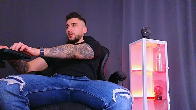 MightyAaron66 online show from February 2025 05:10:02 PM