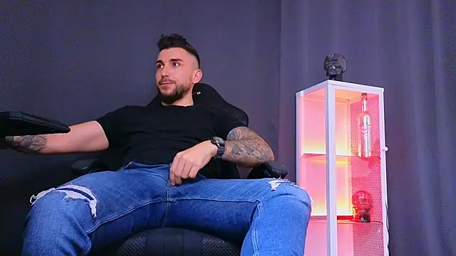 MightyAaron66 online show from February 2025 09:55:01 AM